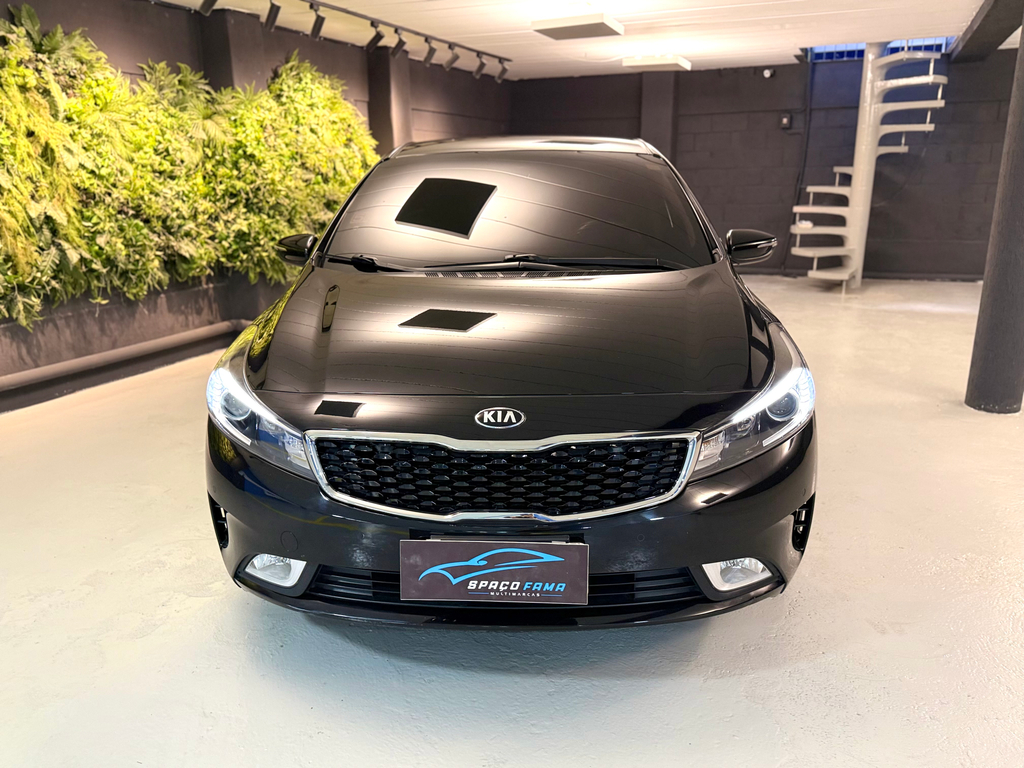 Kia Cerato Preto