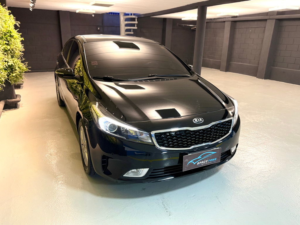 Kia Cerato Preto