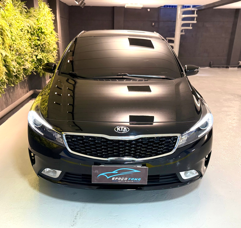 Kia Cerato Preto