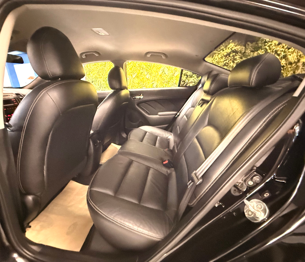 Kia Cerato Preto