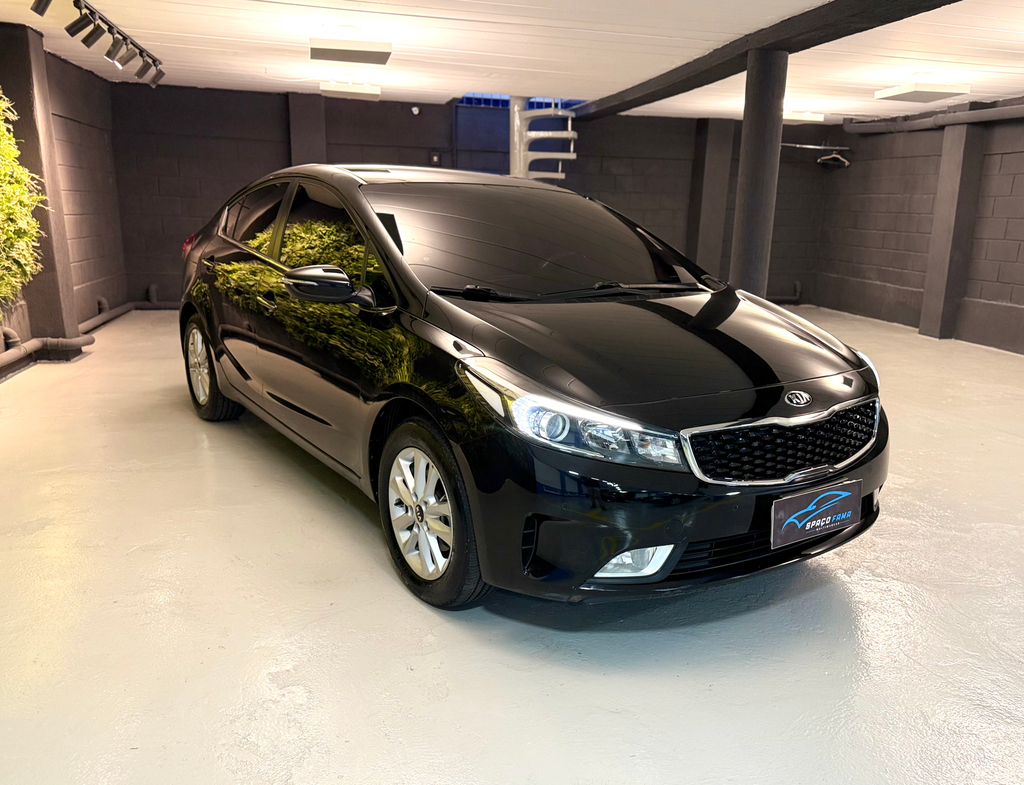Kia Cerato Preto