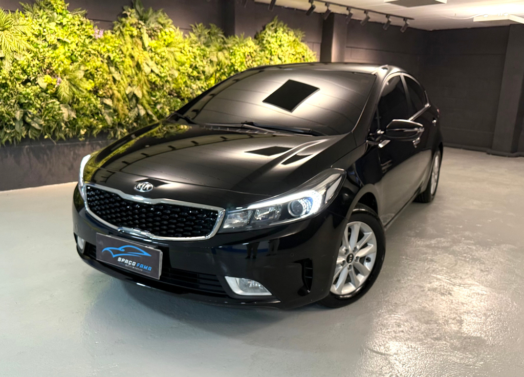 Kia Cerato Preto