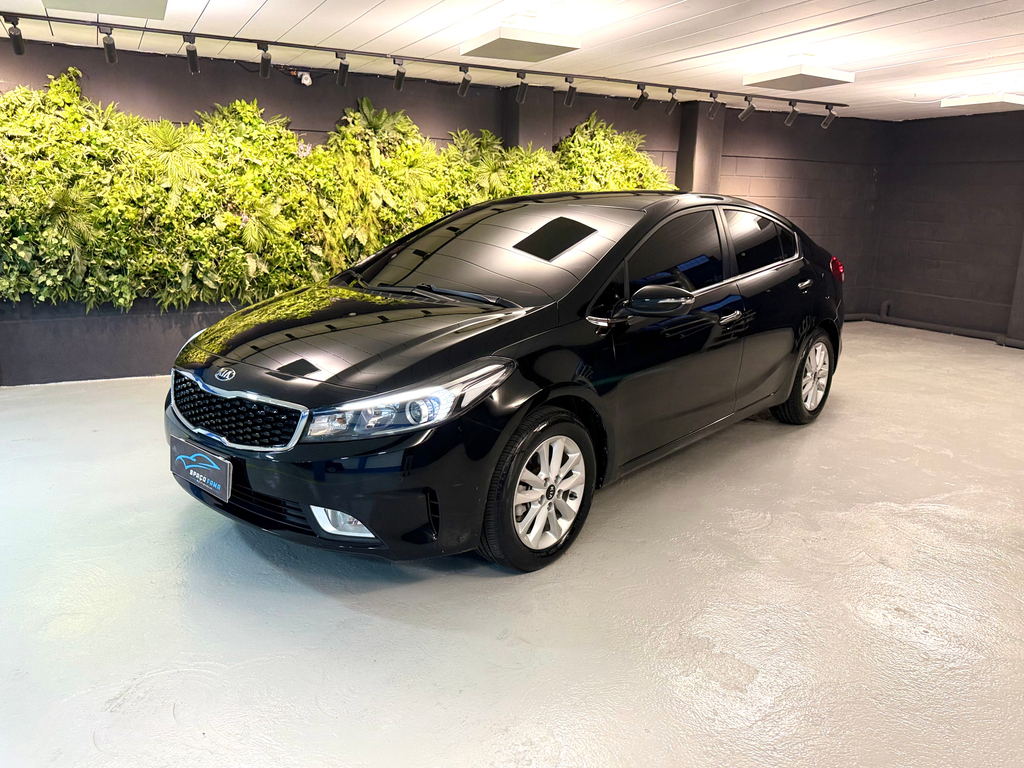 Kia Cerato Preto