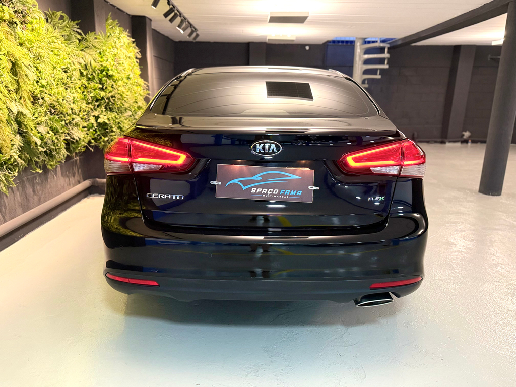 Kia Cerato Preto