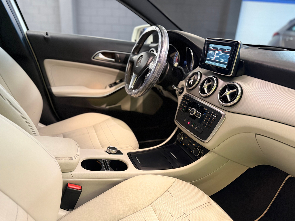 Mercedes Benz GLA-200 Branco
