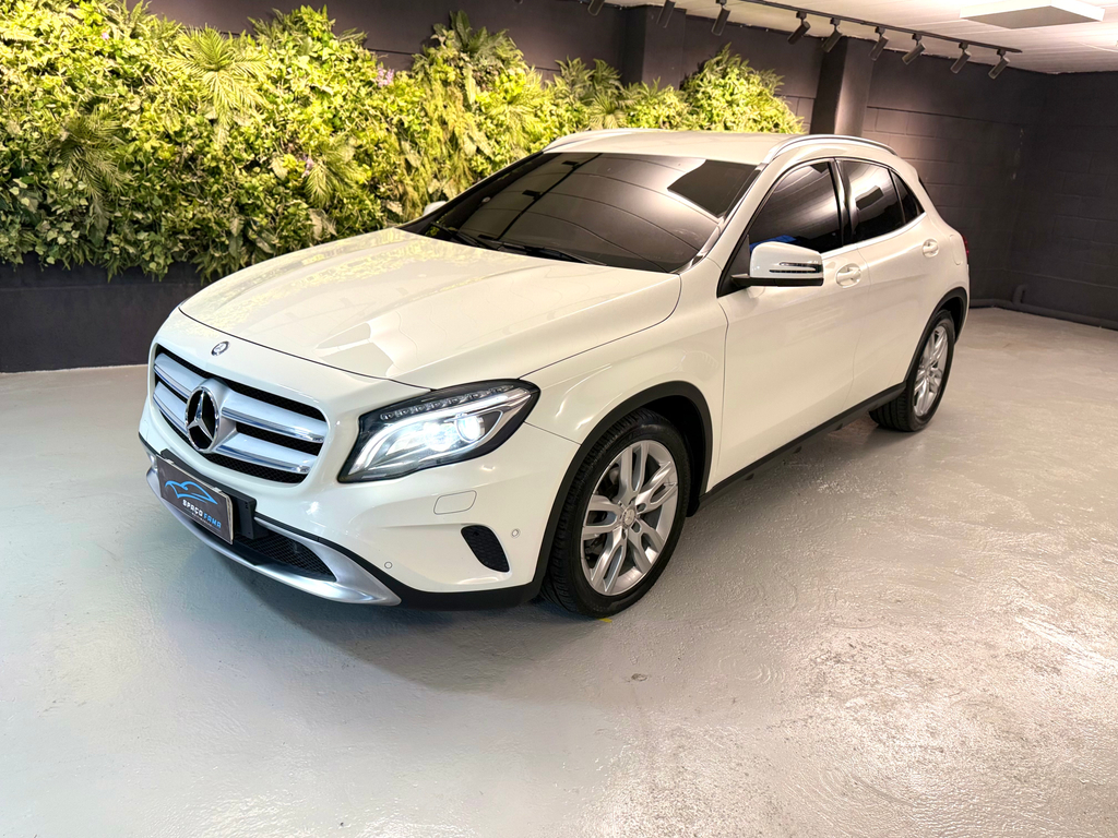 Mercedes Benz GLA-200 Branco