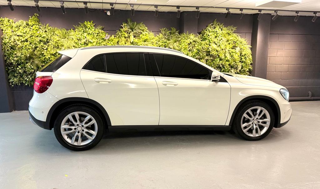 Mercedes Benz GLA-200 Branco