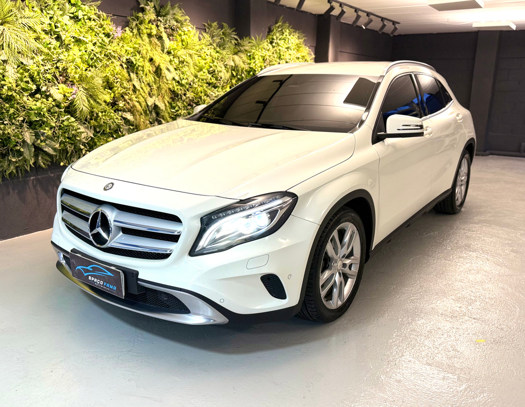 Mercedes Benz GLA-200 Branco