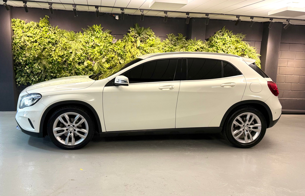 Mercedes Benz GLA-200 Branco