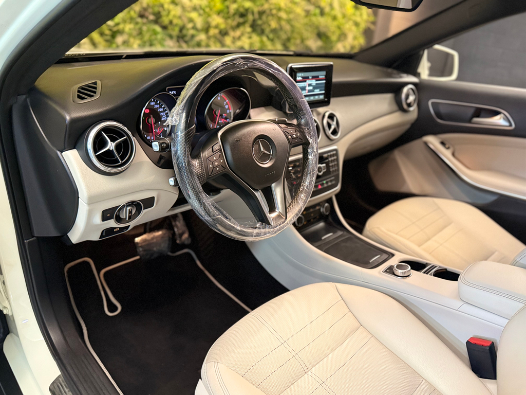 Mercedes Benz GLA-200 Branco