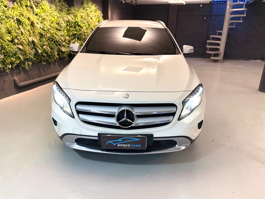 Mercedes Benz GLA-200 Branco