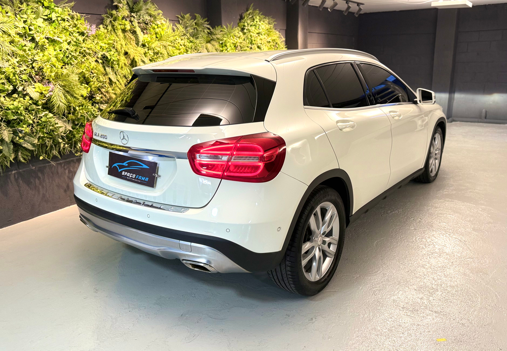 Mercedes Benz GLA-200 Branco