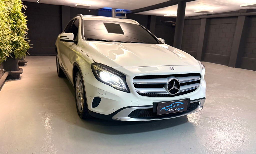 Mercedes Benz GLA-200 Branco