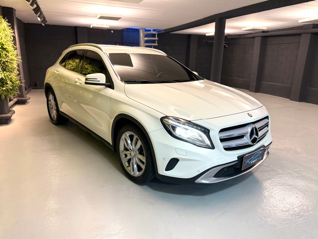 Mercedes Benz GLA-200 Branco