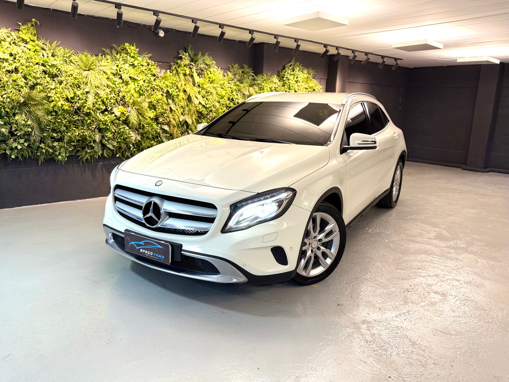Mercedes Benz GLA-200 Branco