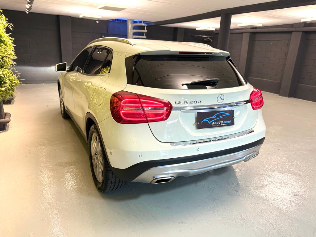 Mercedes Benz GLA-200 Branco