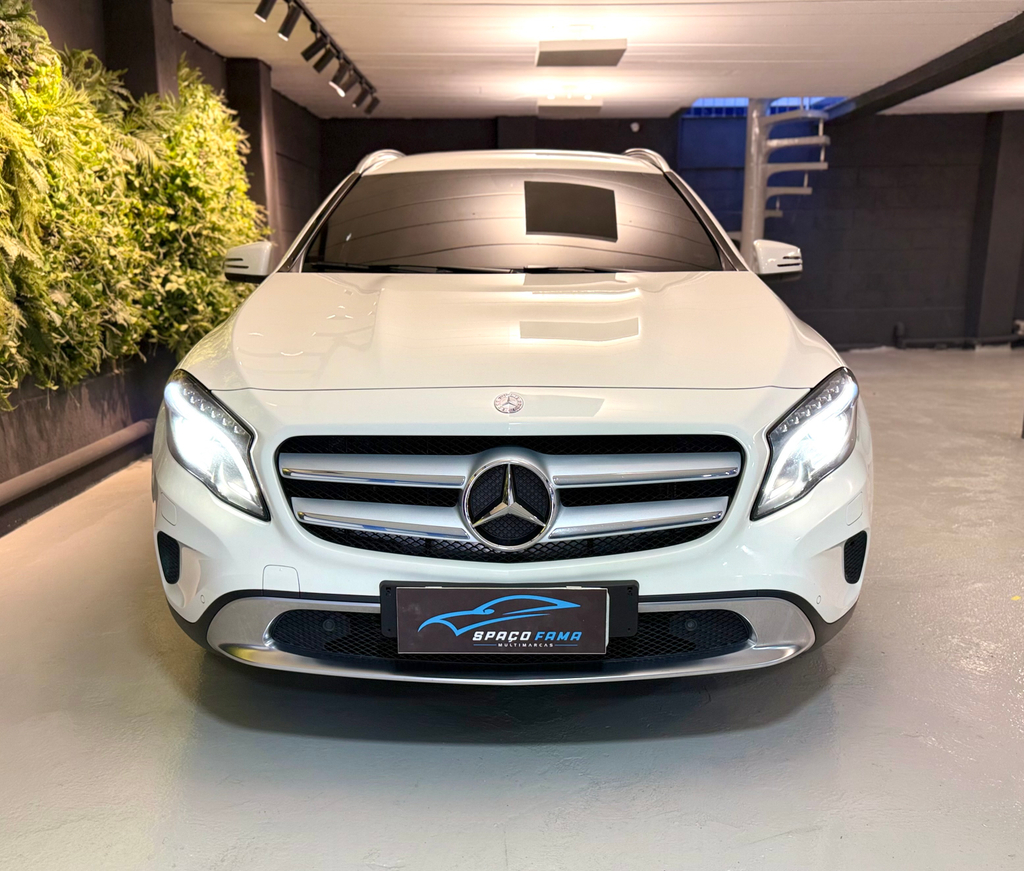 Mercedes Benz GLA-200 Branco