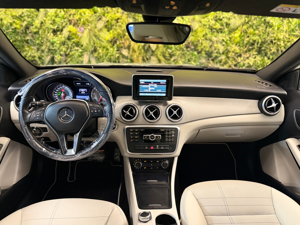 Mercedes Benz GLA-200 Branco