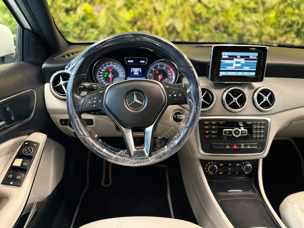 Mercedes Benz GLA-200 Branco