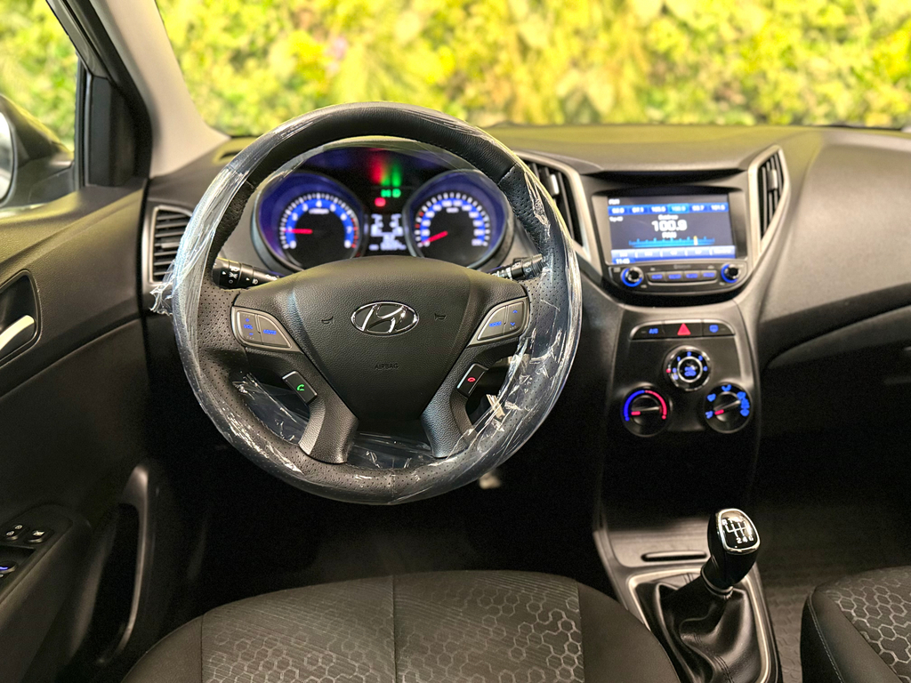 Hyundai HB20X Prata