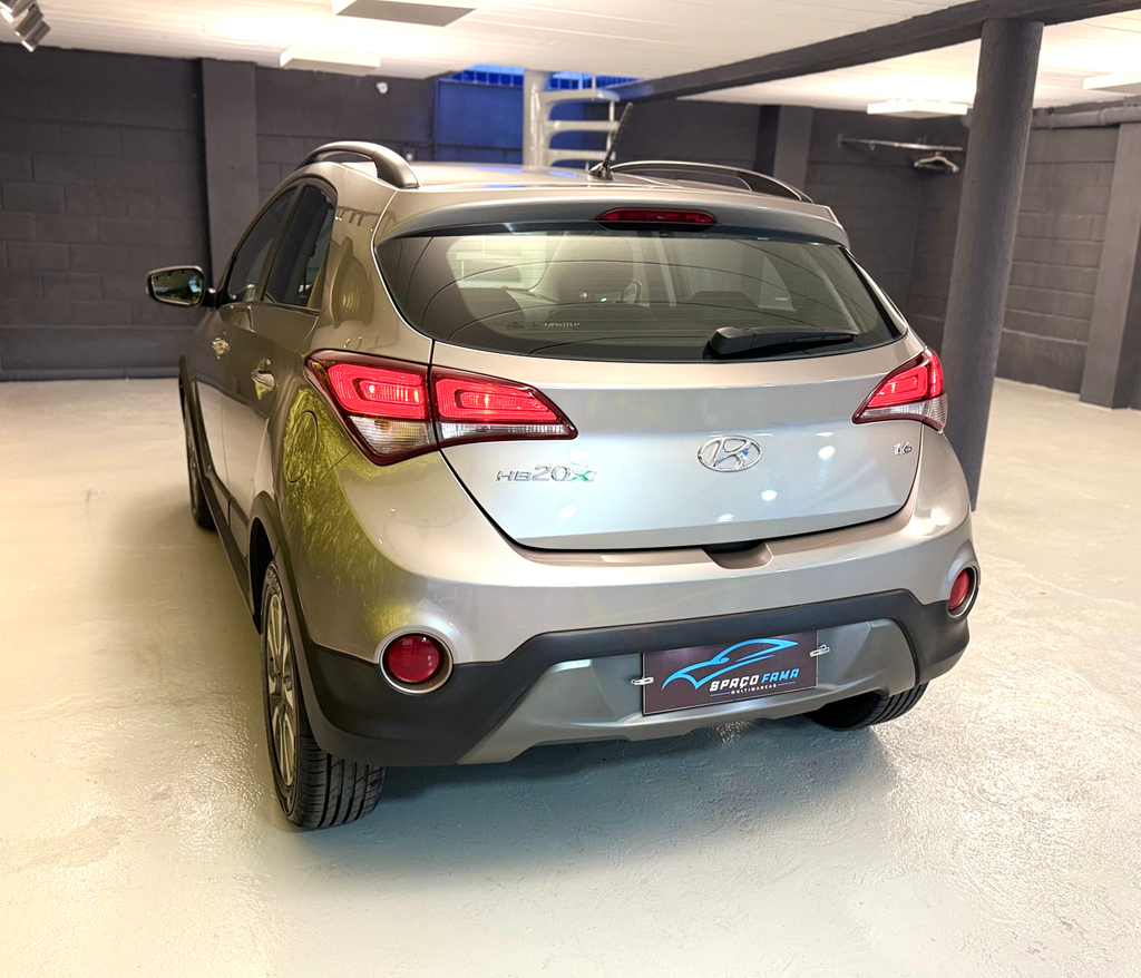 Hyundai HB20X Prata