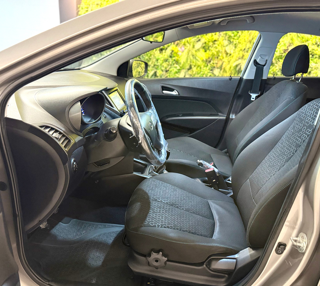 Hyundai HB20X Prata