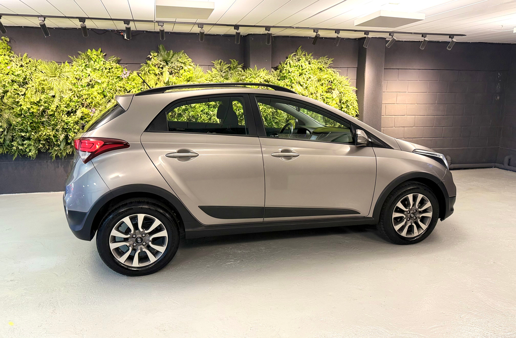 Hyundai HB20X Prata