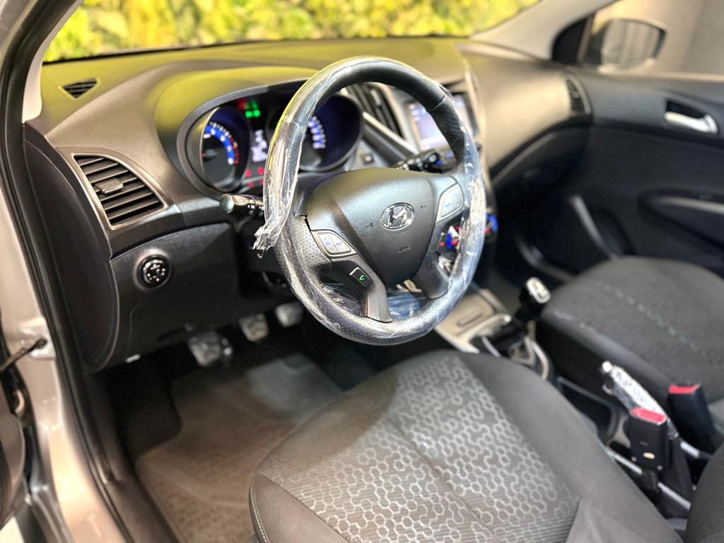 Hyundai HB20X Prata