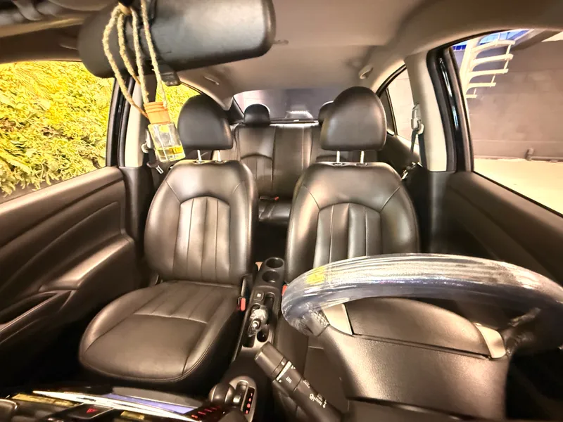 Nissan Versa Preto
