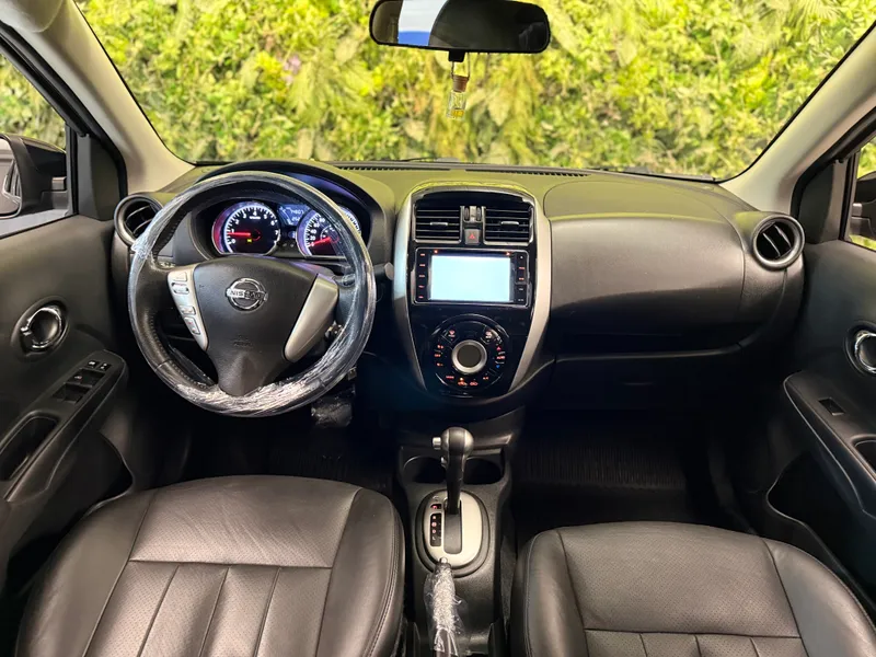 Nissan Versa Preto