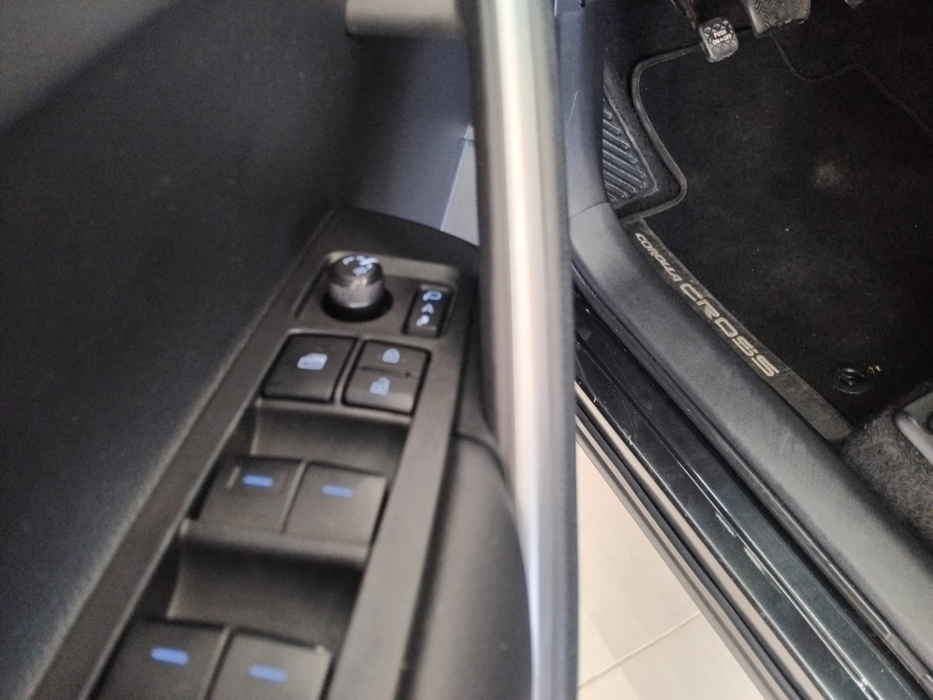 Toyota Corolla Cross Preto