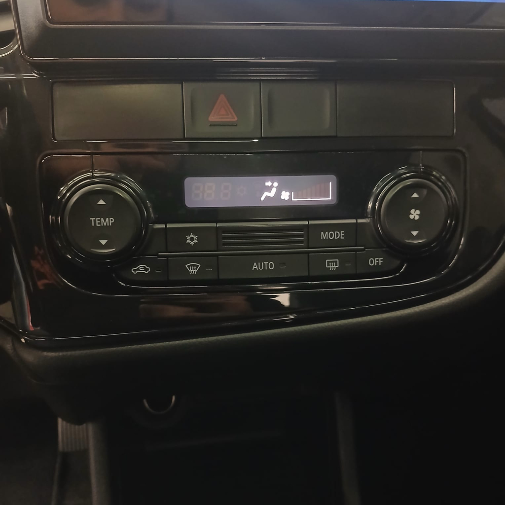 Mitsubishi Outlander Cinza
