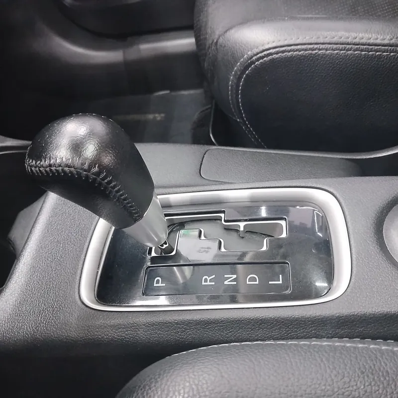 Mitsubishi Outlander Cinza