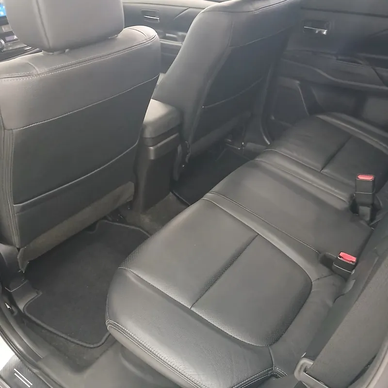 Mitsubishi Outlander Cinza