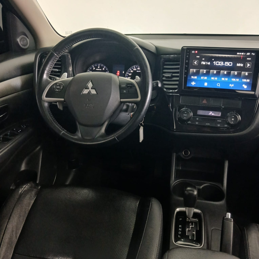 Mitsubishi Outlander Cinza