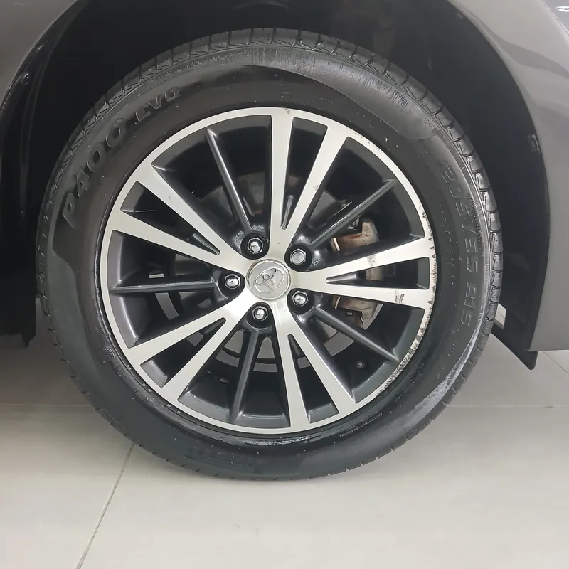 Toyota Corolla Cinza