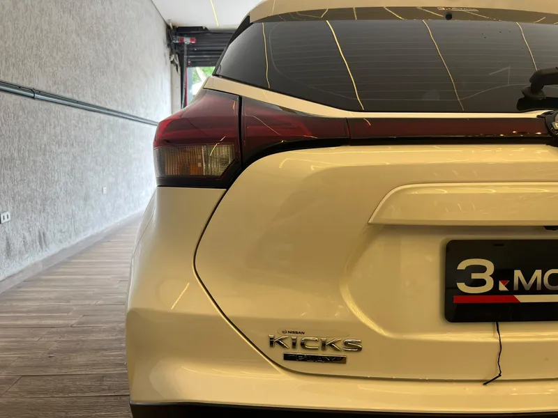 Nissan Kicks Branco