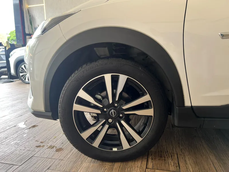 Nissan Kicks Branco