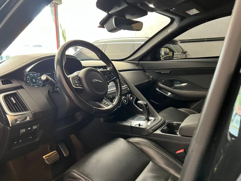 Jaguar E-Pace Preto