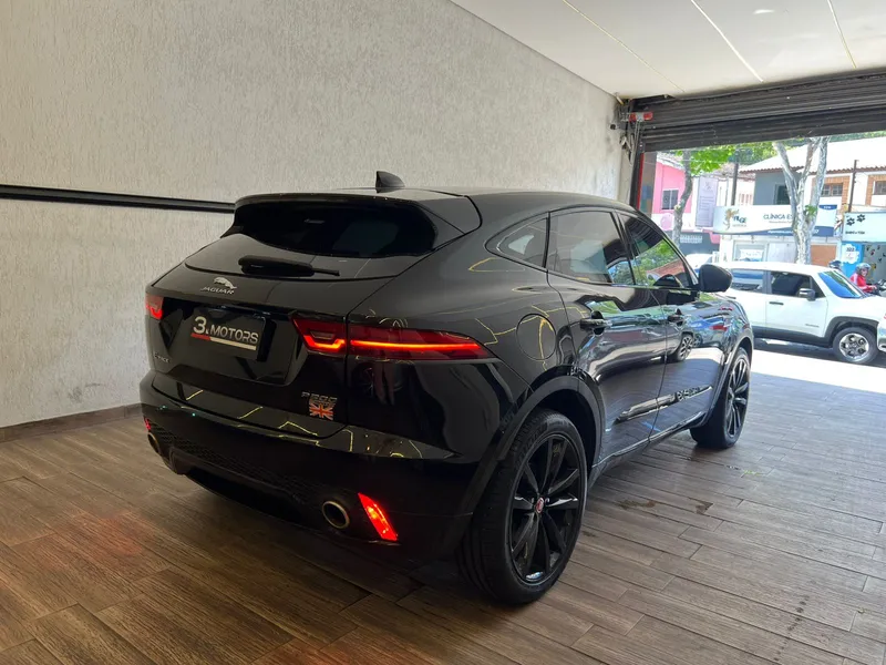 Jaguar E-Pace Preto