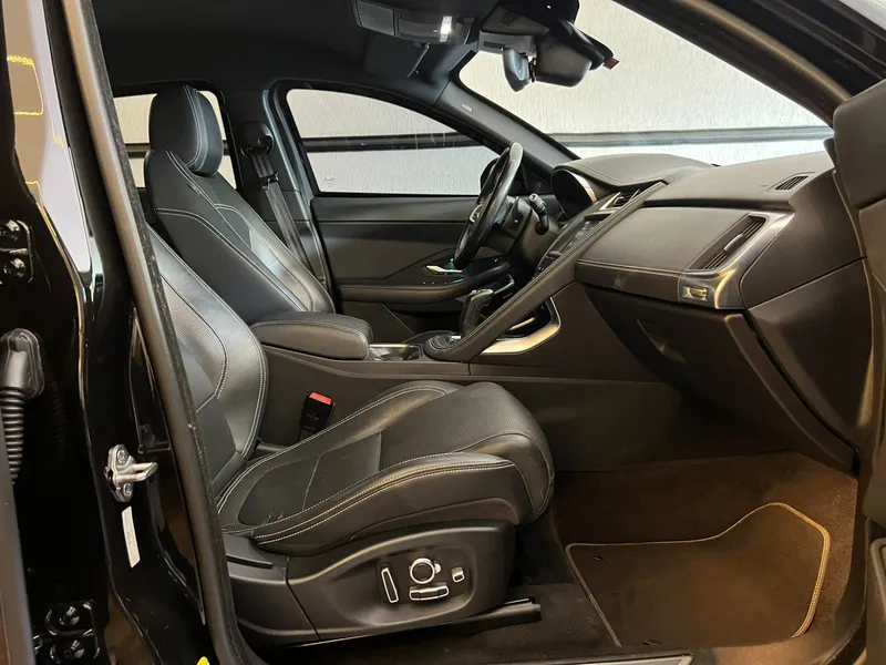 Jaguar E-Pace Preto