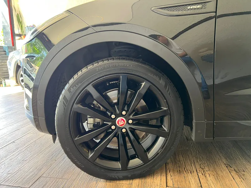 Jaguar E-Pace Preto