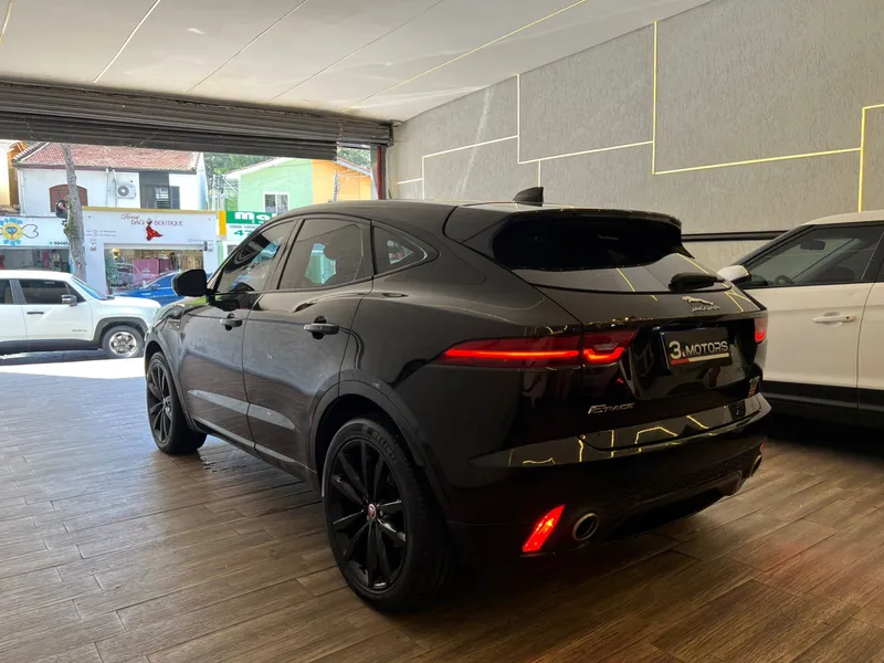 Jaguar E-Pace Preto