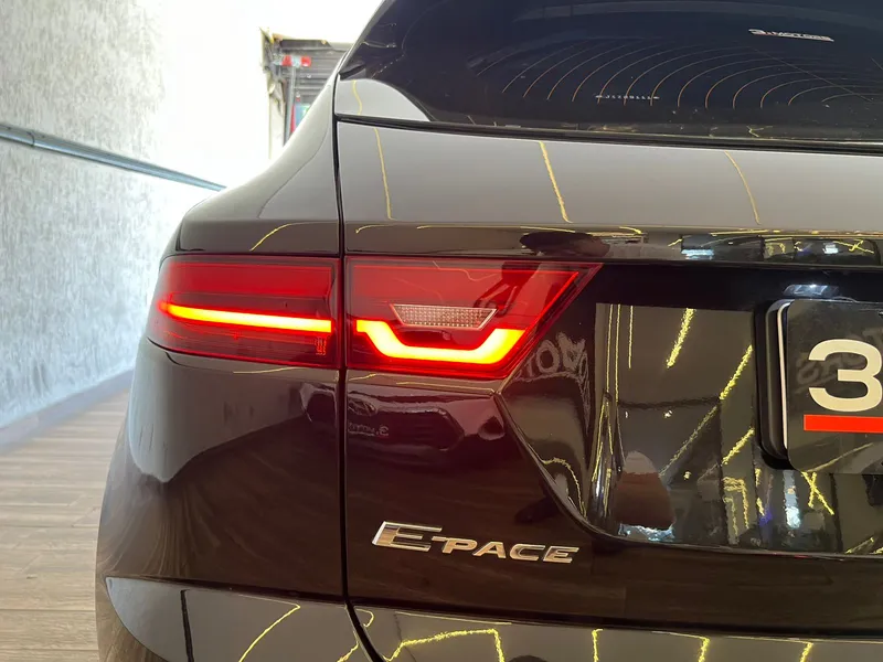 Jaguar E-Pace Preto