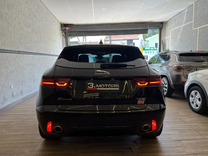 Jaguar E-Pace Preto