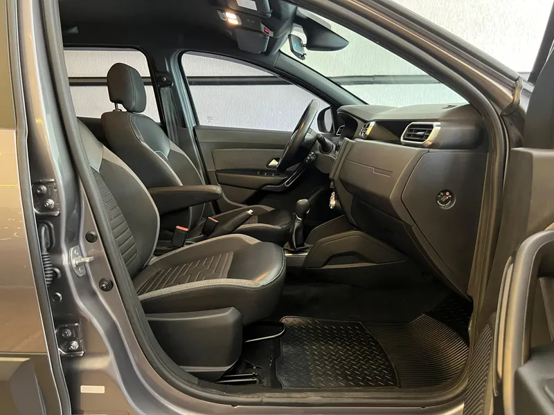 Renault Duster Cinza