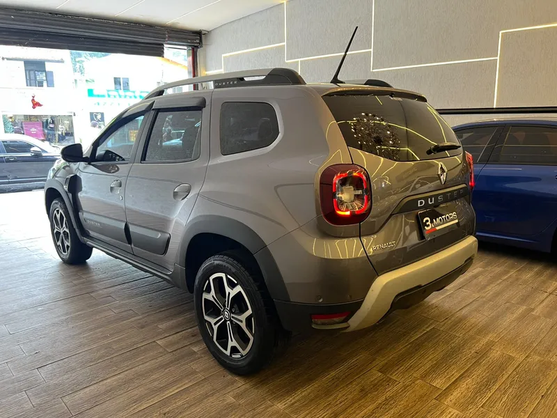 Renault Duster Cinza