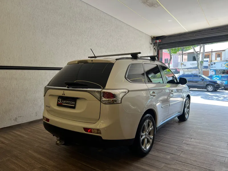 Mitsubishi Outlander Branco
