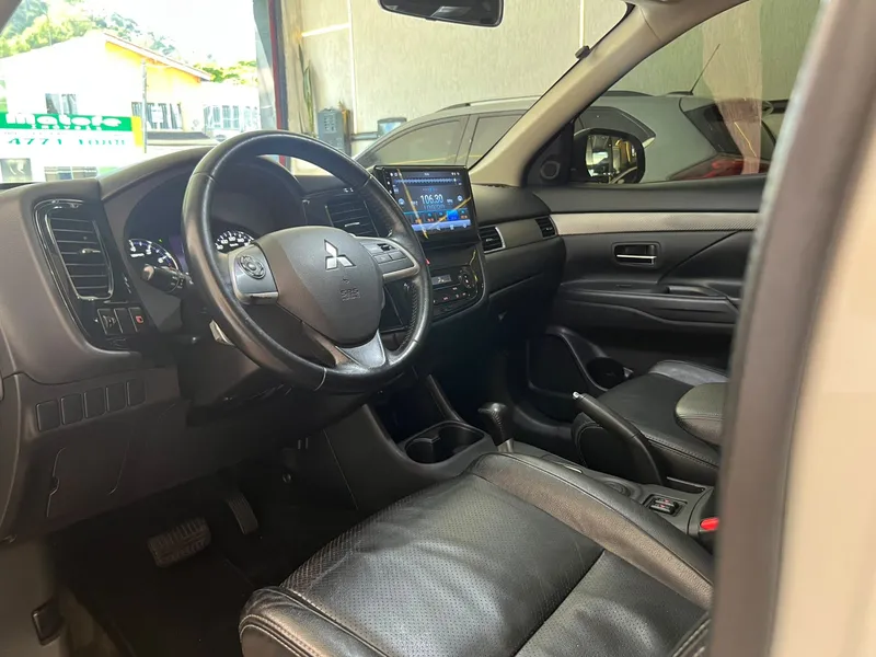 Mitsubishi Outlander Branco