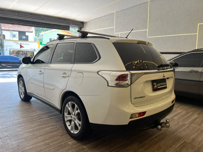 Mitsubishi Outlander Branco